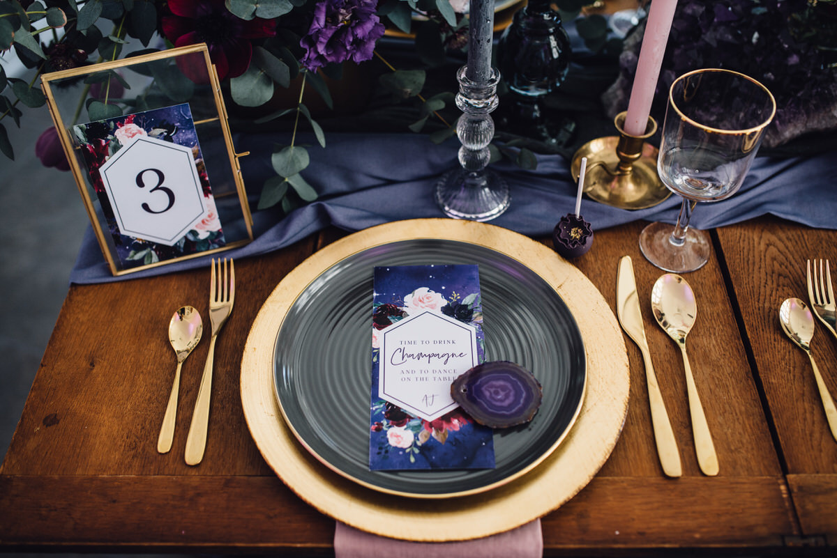 Hochzeitseinladung Ultra Violet Tischdekoration Hoher Darsberg